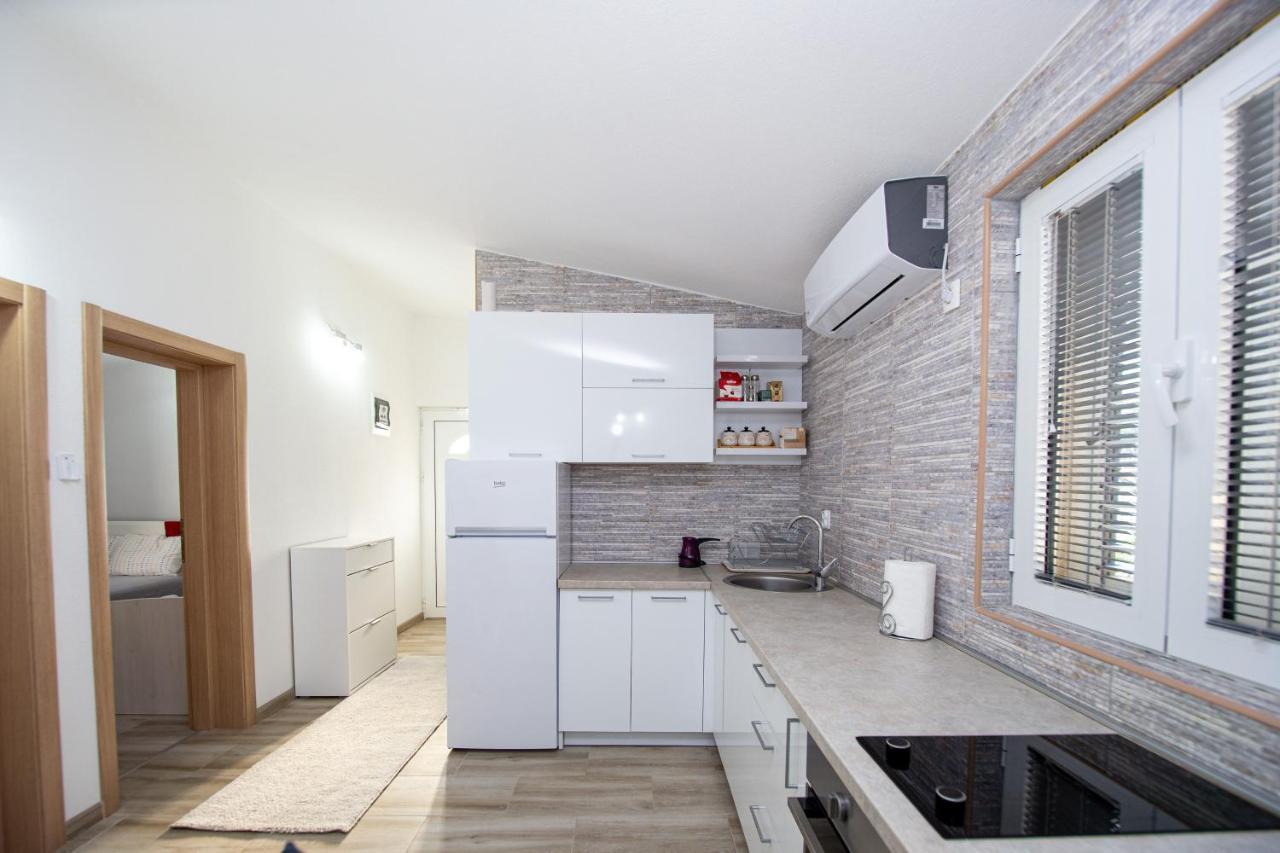 Lana Apartment Prcanj Exterior photo